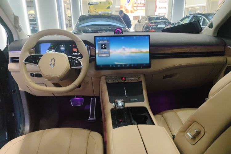 Used Hima AITO M7 2024 1.5T Intelligent Driving 4WD Ultra Version 6 Seats Center Console