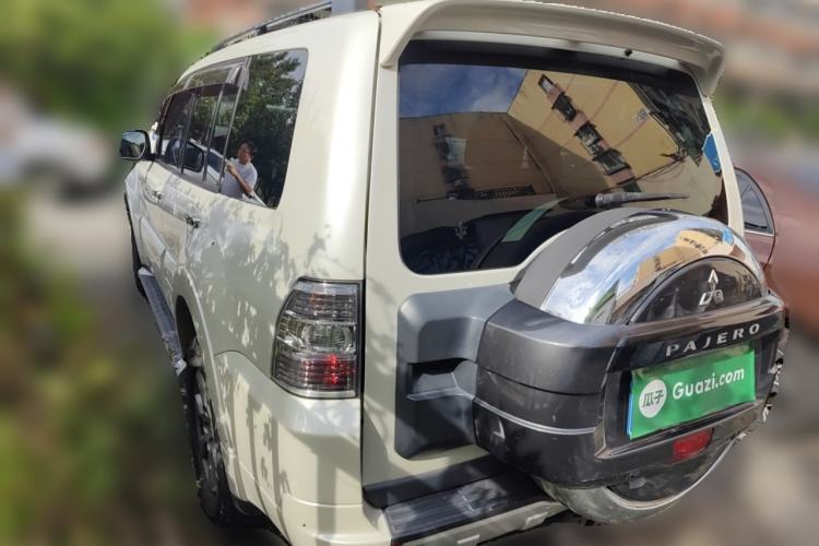 Used Mitsubishi Pajero 2015 3.0L Automatic Luxury Version China V Standard Exterior 3