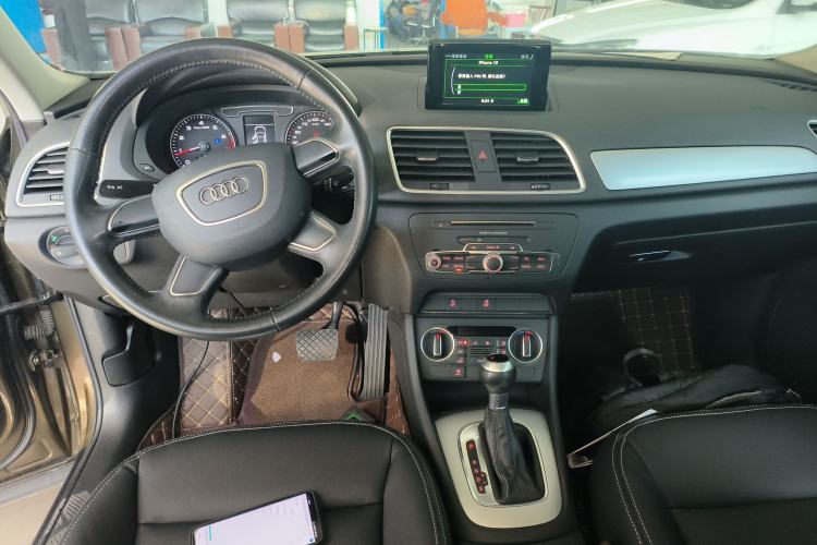 Used Audi Q3 2018 30th Anniversary Edition 30 TFSI Standard Model Center Console