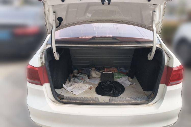 Used Volkswagen Santana 2013 1.6L Manual Fashion Edition Trunk