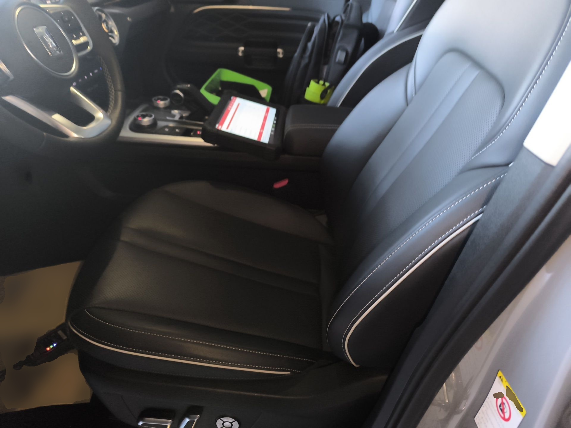 Переднее сиденье в автомобиле