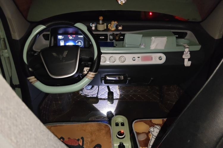 Used Wuling Hongguang MINIEV 2022 Macaron Premium Model – Lithium Iron Phosphate Center Console