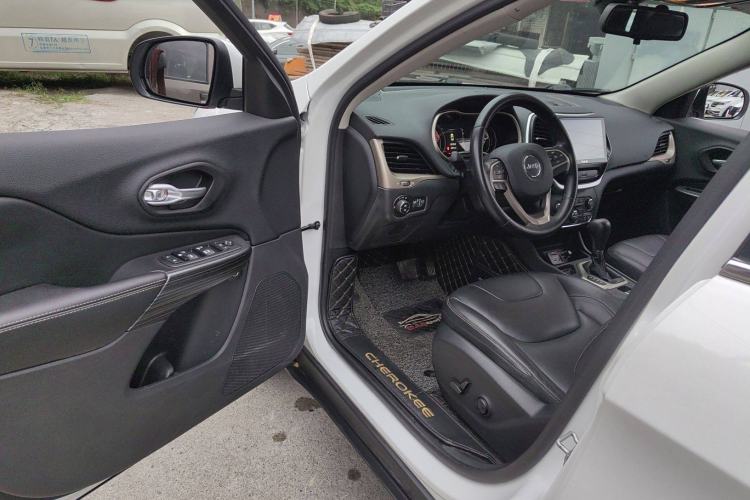 Used Jeep Cherokee 2016 2.4L Leading Edition