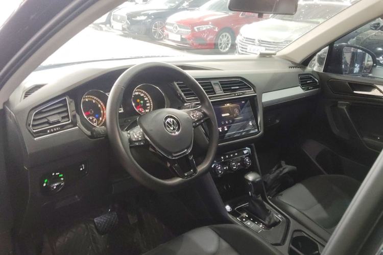 Used Volkswagen Tiguan L 2020 330TSI Automatic Two-Wheel Drive Panoramic Comfort Edition China VI Standard Center Console