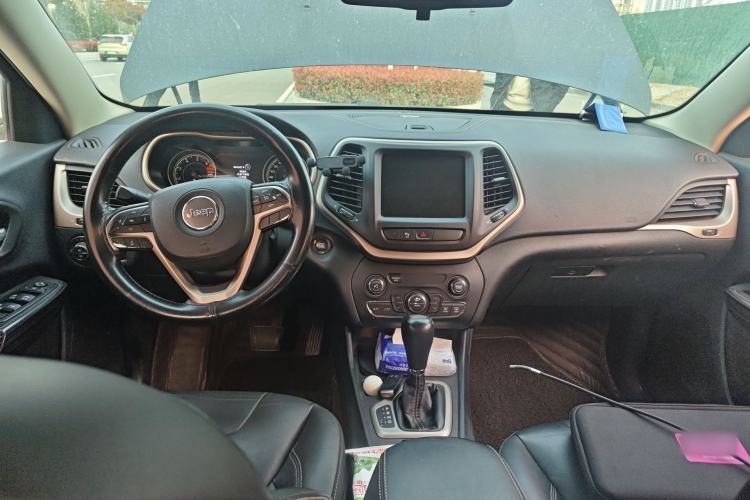 Used Jeep Cherokee 2016 2.4L Leading Smart Version Center Console