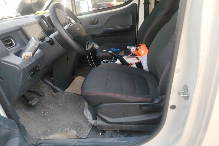 Used Yufeng Gold Warehouse 2025 Model Bus Version with Slow Charger Left Front Seat