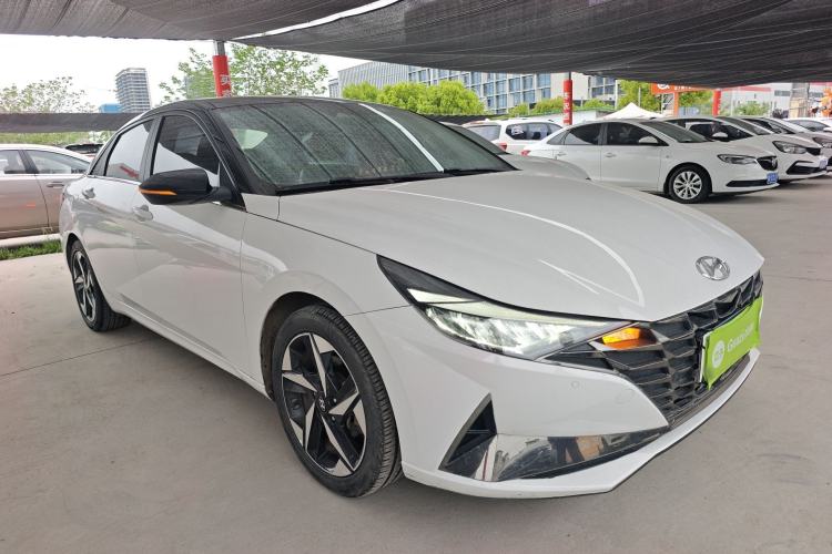 Used Hyundai Elantra 2021 1.5L CVT LUX Prestige Edition Front Right 45 Deg