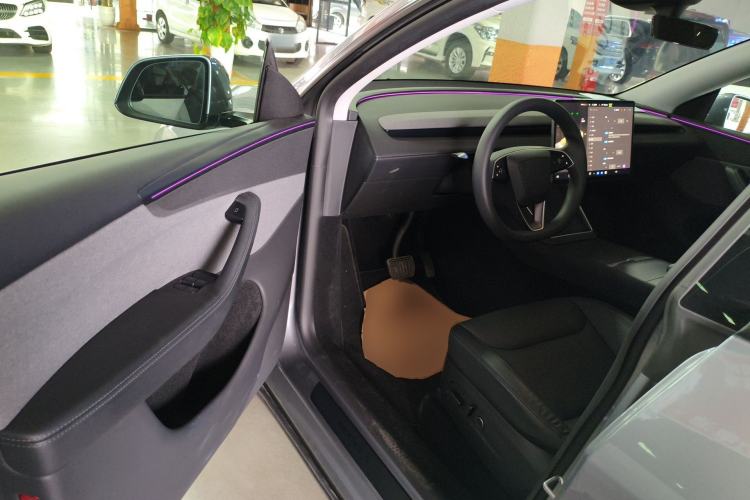 Used Tesla Model Y 2025 Rear-Wheel-Drive Version