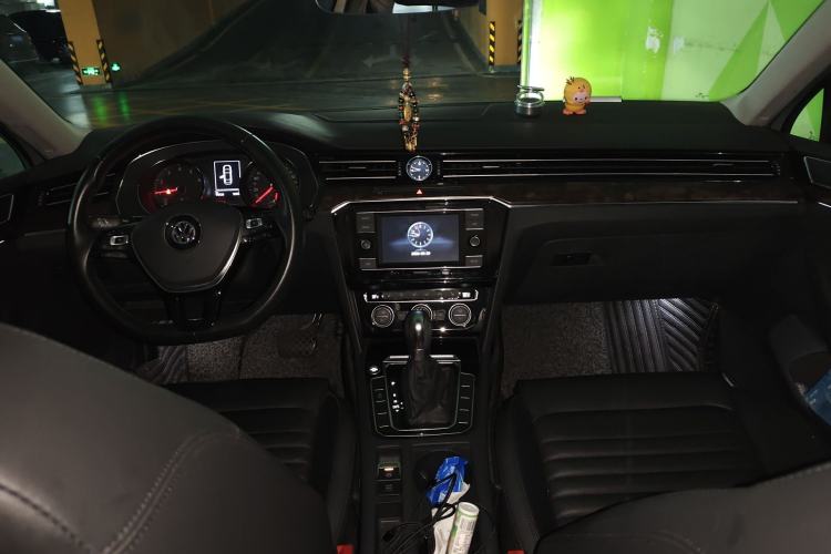 Used Volkswagen Magotan 2018 Facelift 330TSI DSG Luxury Model Center Console