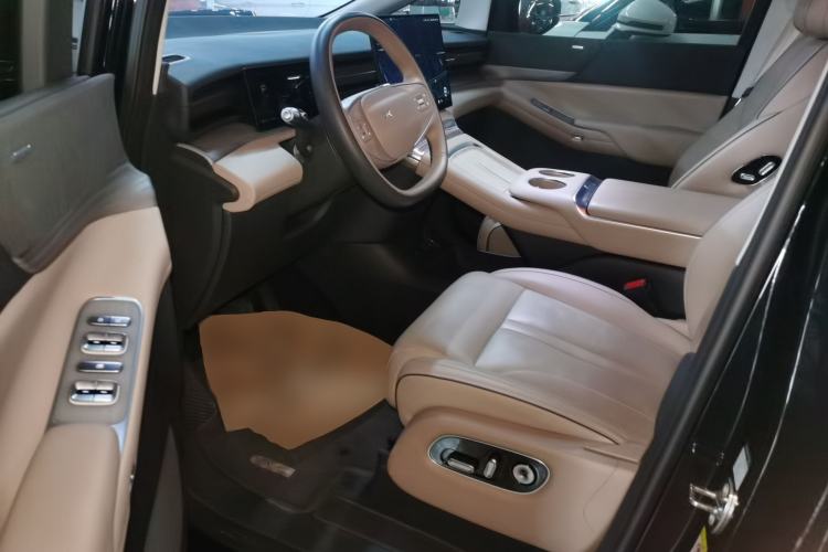 Used XPeng X9 2025 740 Ultra-Long Range Max Left Front Seat