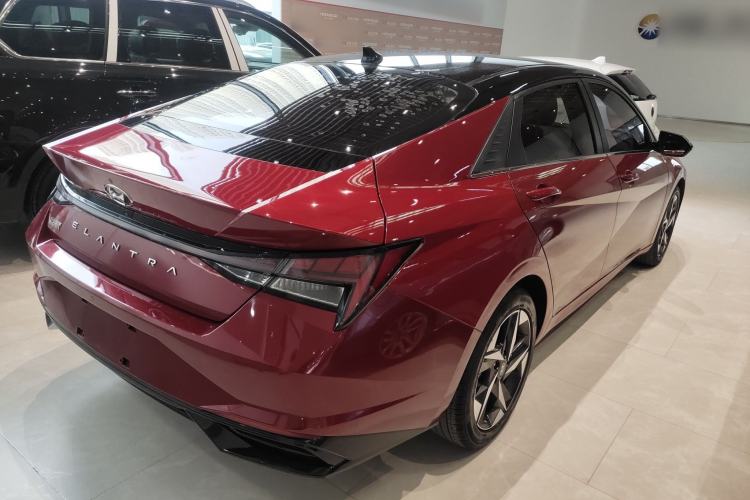 Used Hyundai Elantra 2021 1.5L CVT LUX Prestige Edition Rear Right 45 Deg