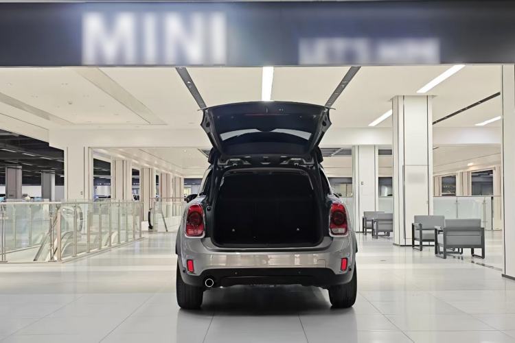Used MINI Countryman 2018 1.5T COOPER ALL4 Classic Edition Trunk