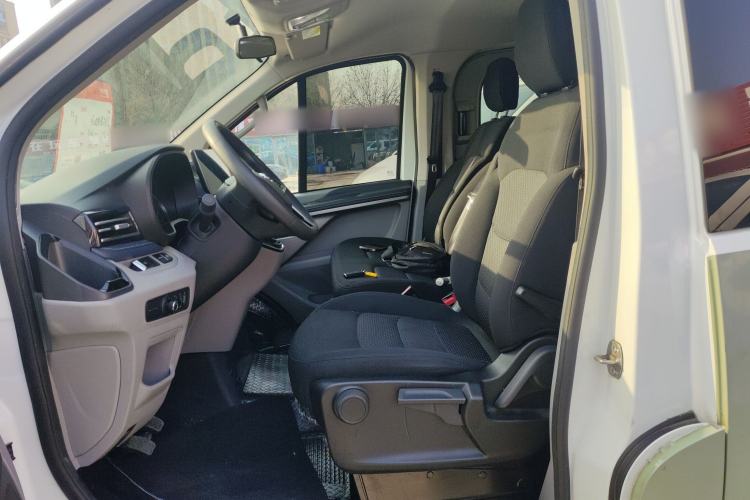 Used SAIC MAXUS Xintu V70 2023 2.0T Elite Edition Manual Transmission Short Wheelbase Low Roof 5/6 Seats (125 hp) Left Front Seat