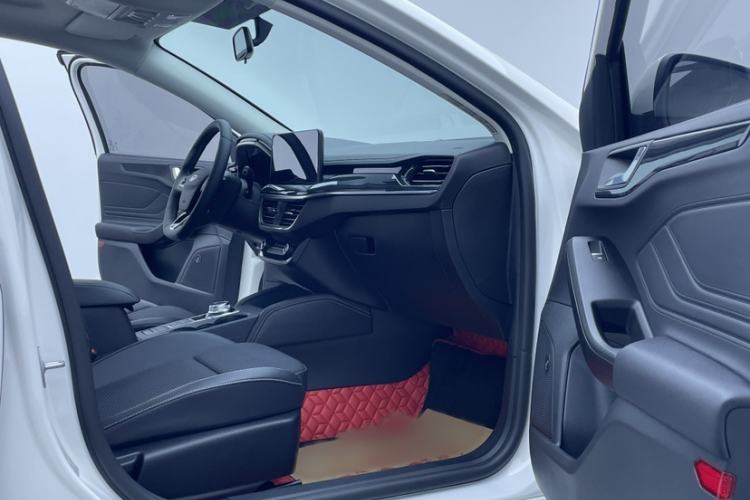 Used Ford Focus 2021 Hatchback EcoBoost 180 Automatic Titanium Edition Interior 6