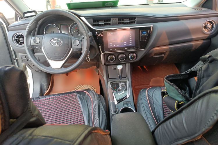 Used Toyota Corolla 2018 1.2T S-CVT GL-i Zhihui Edition Center Console