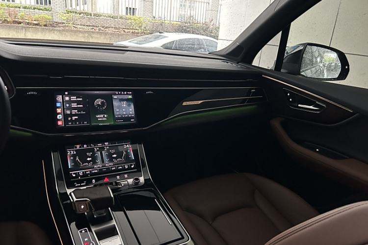 Used Audi Q7 2023 55 TFSI quattro S line Sport Edition Interior 7