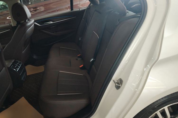 Used BMW 5 Series New Energy 2022 535Le Luxury Package Left Rear Seat