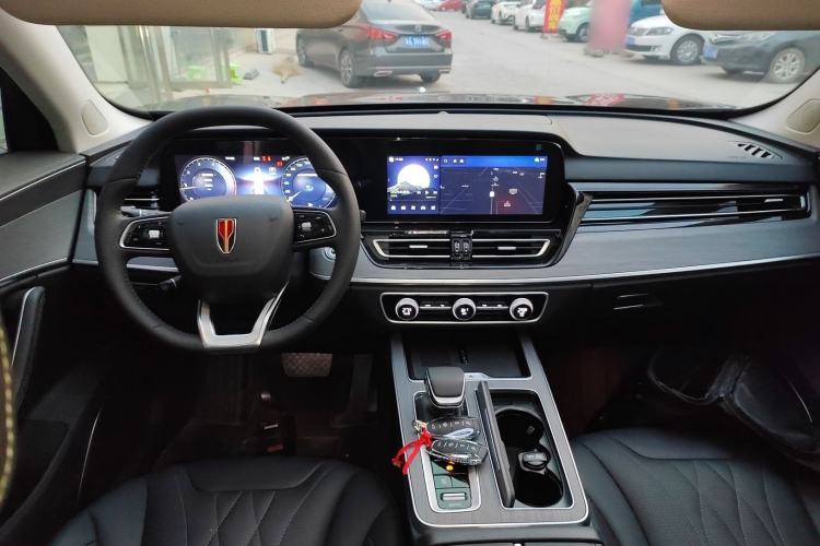 Used Hongqi HS5 2025 2.0T Two-Wheel Drive 600 000-Vehicle Commemorative Edition Center Console