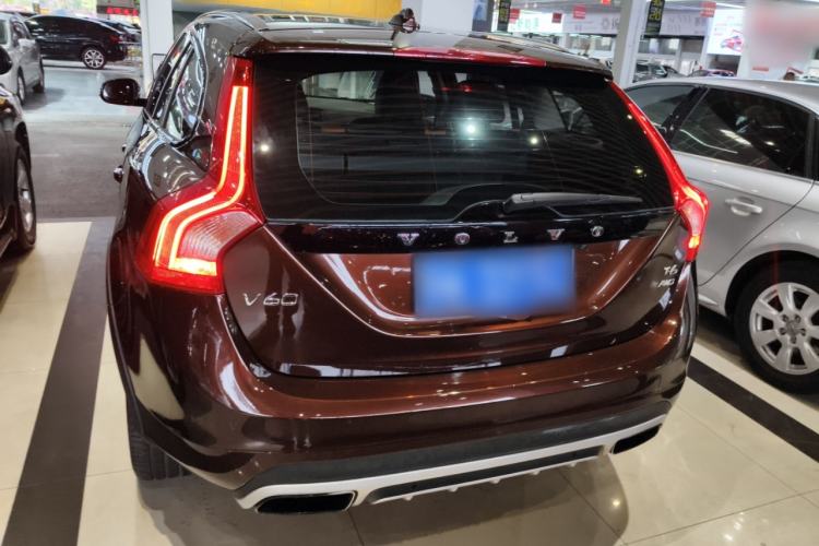 Used Volvo V60 2016 Cross Country T6 AWD