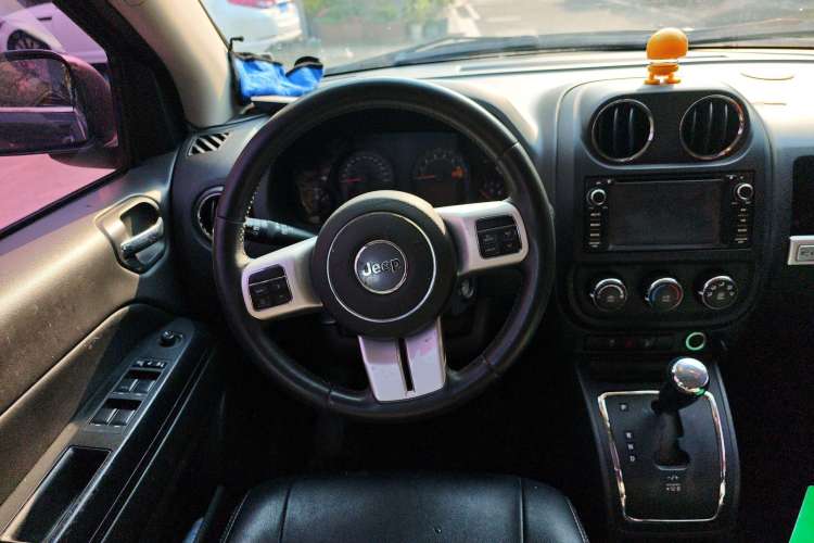 Used Jeep Compass 2015 2.0L two-wheel drive sport version