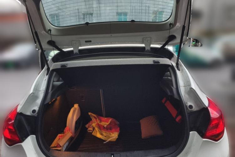 Used Buick GT 2014 XT 1.6L Manual Entry-Level Model Trunk