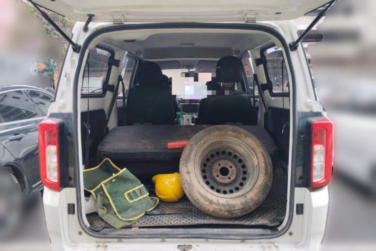 Used Dongfeng Fengon 380 2022 1.5L Standard Edition 7-Seater Passenger Vehicle Trunk