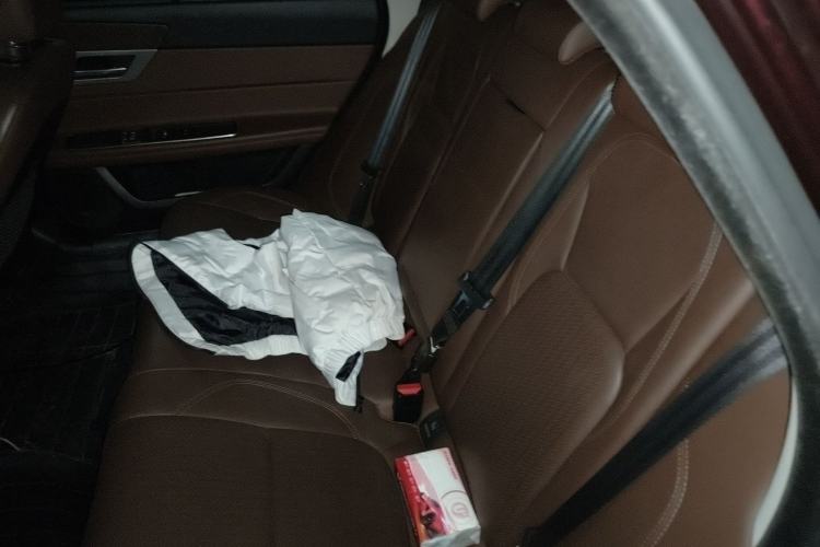 Used Jaguar XFL 2019 XFL 2.0T 250 PS Two-Wheel-Drive Luxury Edition Left Rear Seat