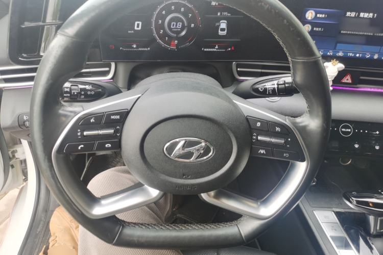 Used Hyundai Elantra 2021 1.5L CVT LUX Prestige Edition Steering Wheel