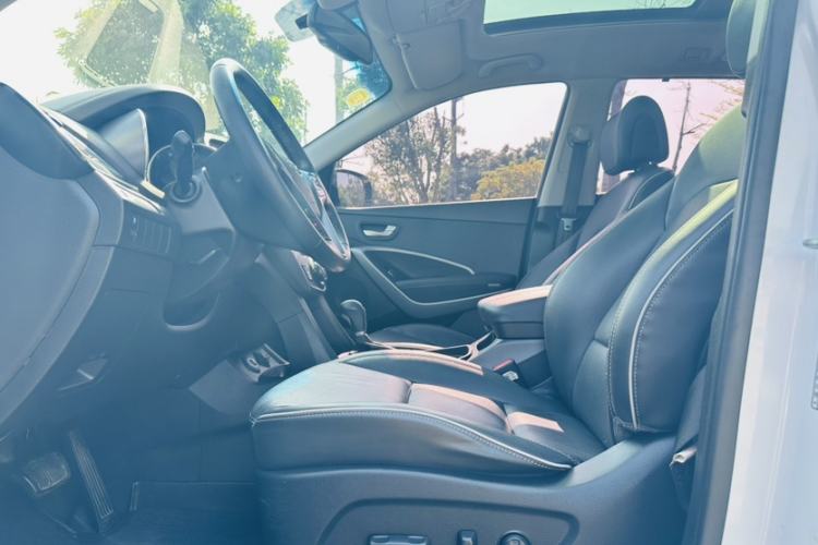 Used Hyundai Santa Fe 2017 2.0T Automatic Two-Wheel Drive Smart Version 7 Seats