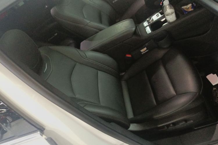 Used Cadillac XT4 2024 28T Two-Wheel-Drive Luxury Version Right Front Seat