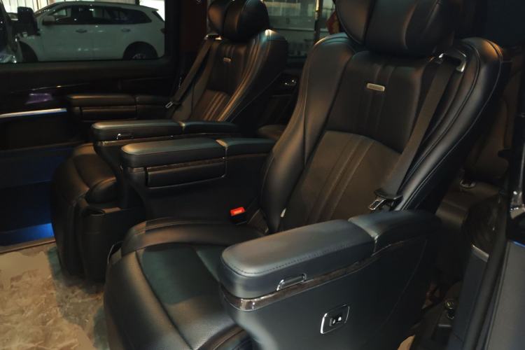 Used Mercedes-Benz V-Class 2018 V 260 Avantgarde Edition China VI