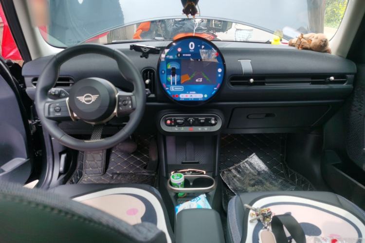 Used MINI 2025 1.5T COOPER Classic Edition Five-Door Version Center Console