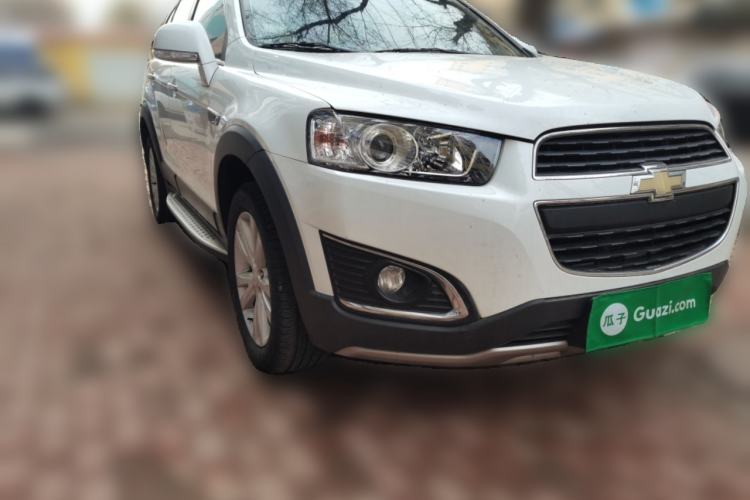 Used Chevrolet Captiva 2017 2.4L 4x4 Flagship Edition 7-Seater Front Right 45 Deg