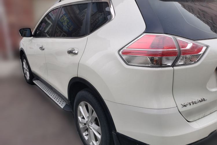 Used Nissan X-Trail 2014 2.5L CVT Leading Edition 4WD
