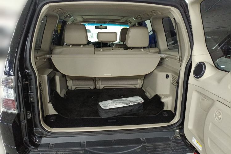 Used Mitsubishi Pajero  Trunk