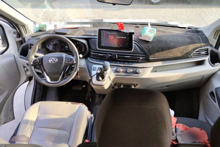 Used SAIC MAXUS Xintu V90 2020 2.0T AMT Yunjie Edition Front-Wheel Drive Rear Single Tire Short Wheelbase Mid-Height 6-Seater Center Console