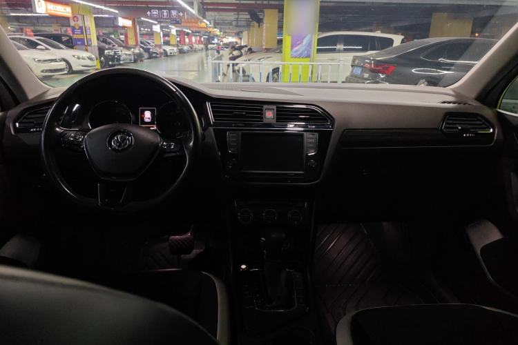 Used Volkswagen Tiguan L 2017 330TSI Automatic Two-Wheel Drive Luxury Edition Center Console