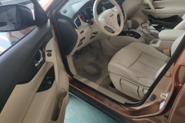 Used Nissan X-Trail 2014 2.0L CVT Comfort Edition 2WD Driver Seat