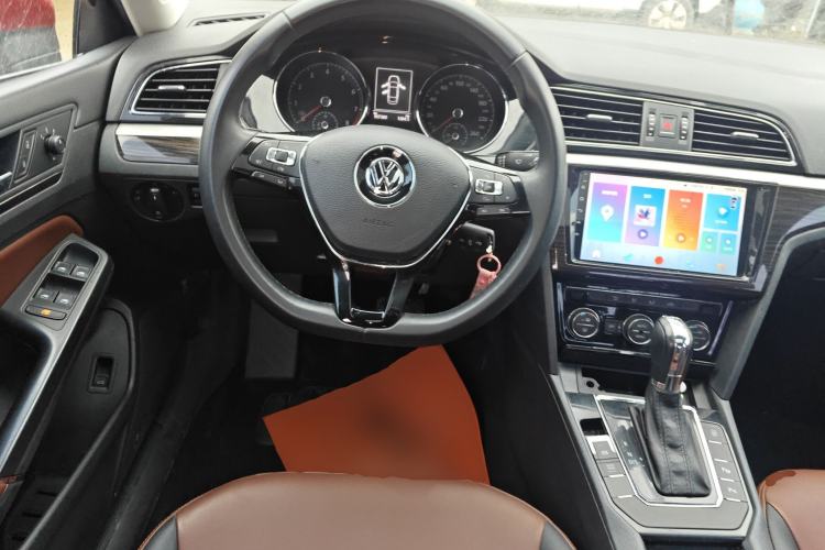 Used Volkswagen Lamando 2015 330TSI DSG Comfort Edition
