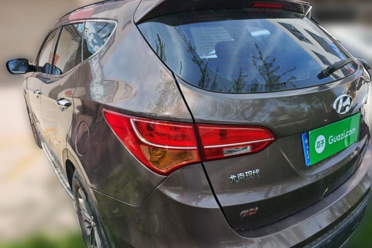 Used Hyundai Santa Fe 2013 2.4L Automatic Two-Wheel Drive Smart Version