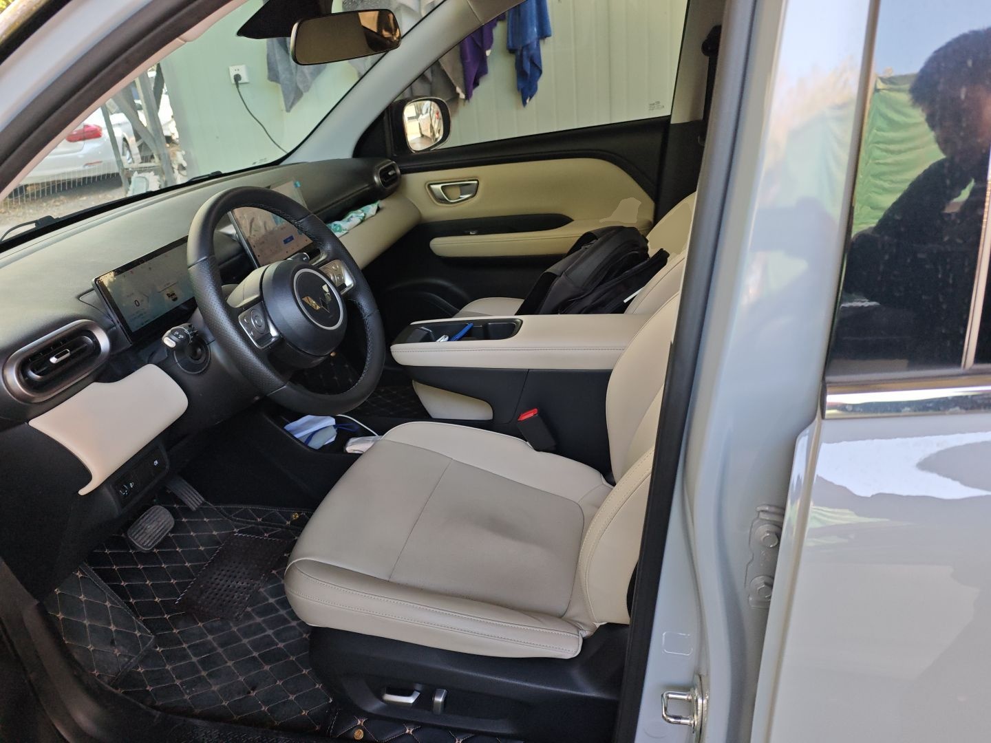 Переднее сиденье в автомобиле