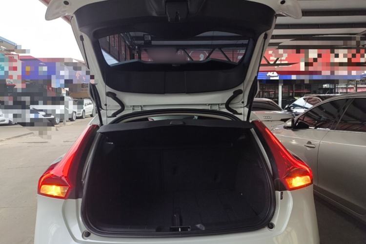 Used Volvo V40 2019 T3 Zhiyi Edition
