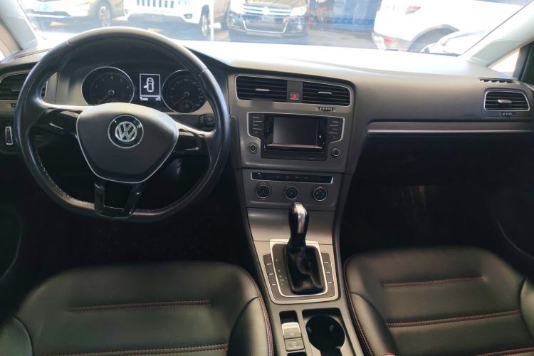 Used Volkswagen Golf 2016 1.6L Automatic Comfort Model Center Console