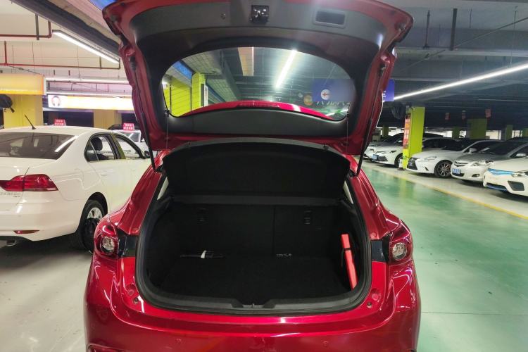 Used Mazda 3 Axela 2017 Hatchback 1.5L Automatic Luxury Model Emission Standard China V