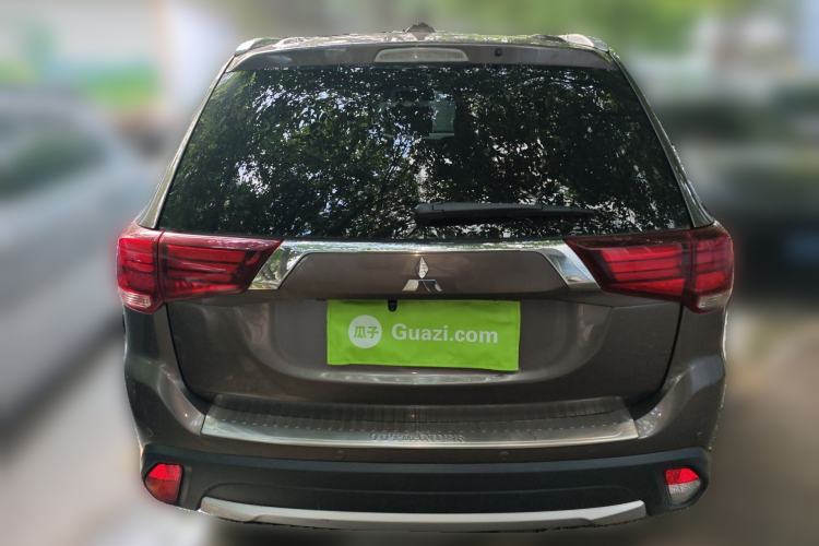 Used Mitsubishi Outlander 2016 2.4L 4x4 Elite Edition 7-Seater Rear