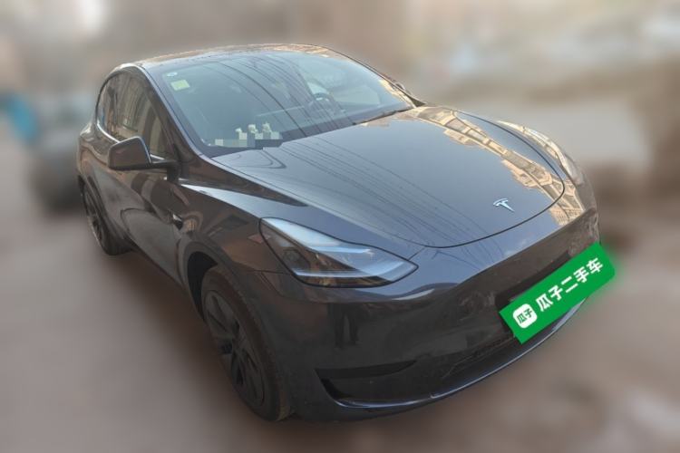 Used Tesla Model Y 2024 Rear-Wheel-Drive Version Front Right 45 Deg