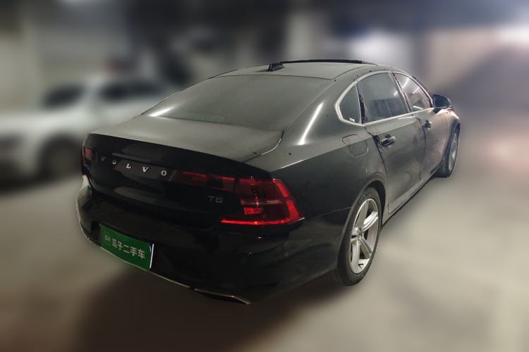 Used Volvo S90 2018 T4 Zhiyuan Edition
