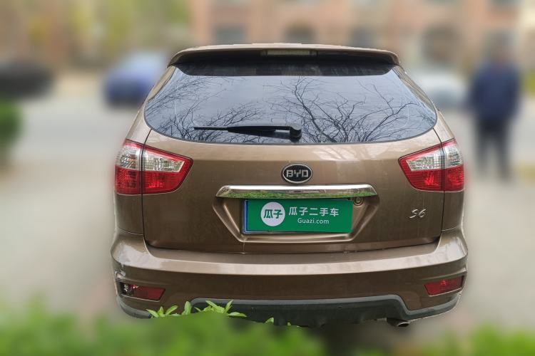 Used BYD S6 2014 2.0L Manual Luxury 7-Seater Rear
