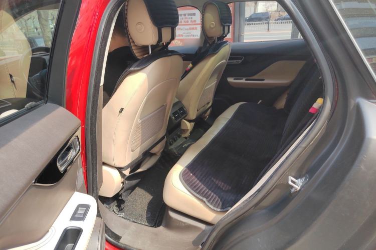 Used Jaguar F-PACE 2016 2.0T Two-Wheel-Drive R-Sport Sport Edition Left Rear Seat