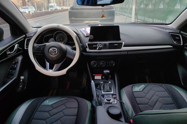 Used Mazda 3 Axela 2016 Sedan 1.5L Automatic Comfort Model Center Console